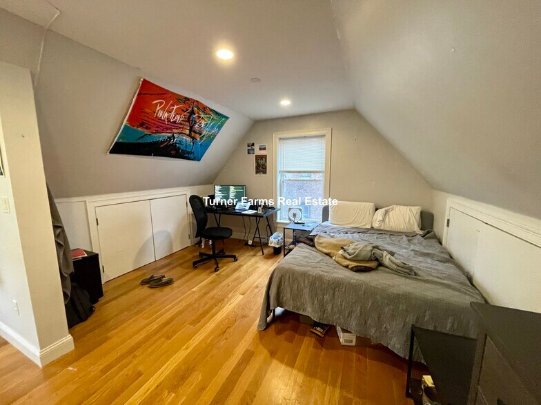 Building Photo - 721 Parker St