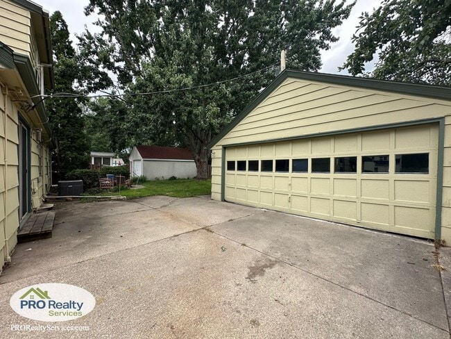 Building Photo - 3 Bedroom Home in St. Paul