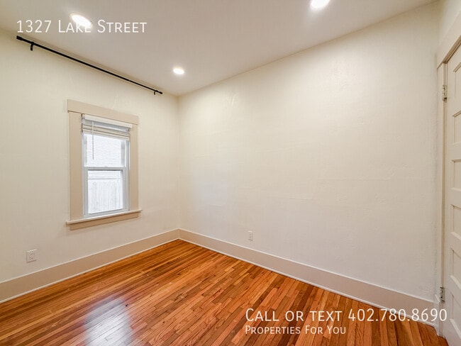 Building Photo - 1327 Lake St