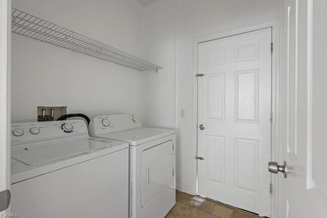 Building Photo - 2800 Amberwood Ln