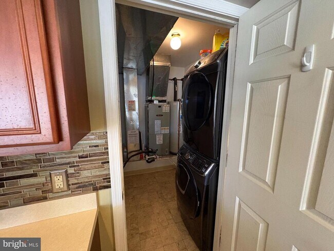 Building Photo - 172 Wrangler Ct