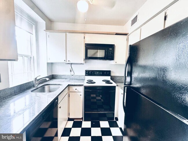 Building Photo - 3711 39th St NW
