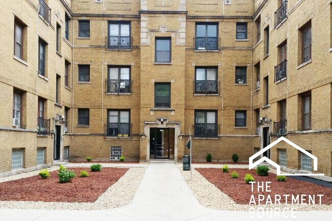 Building Photo - 726 W Roscoe St