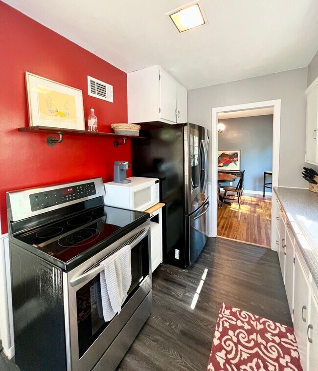 Building Photo - East Side 2 Bedroom, 1  Bath Beauty with Fenced Backyard & Hardwood Floors