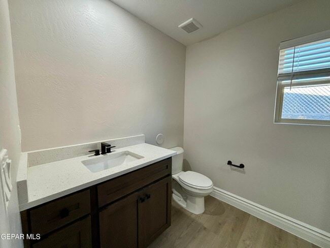 Building Photo - 2633 Dunoon Dr