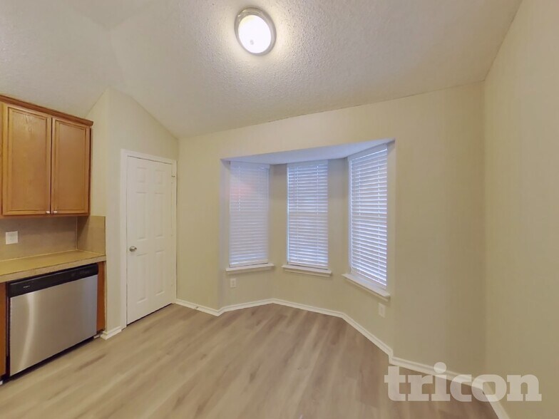 Building Photo - 1704 Fern Dr