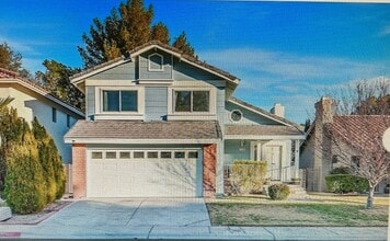 Building Photo - Desirable Lakes Home