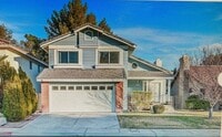 Building Photo - Desirable Lakes Home