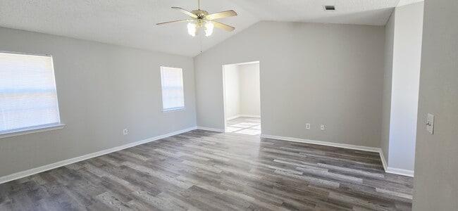 Building Photo - 1005 Lamar Ct