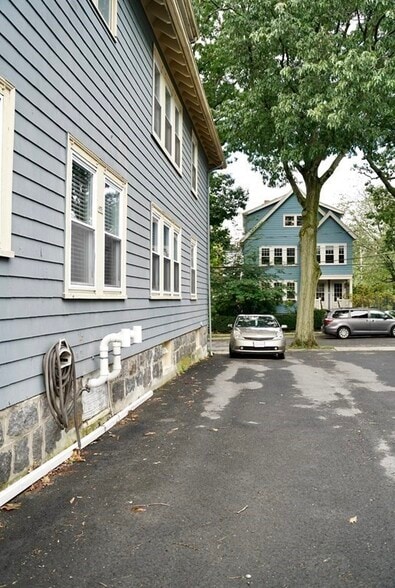 Building Photo - 33 Ackers Ave