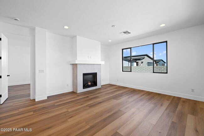 Building Photo - 5992 Finch Pl