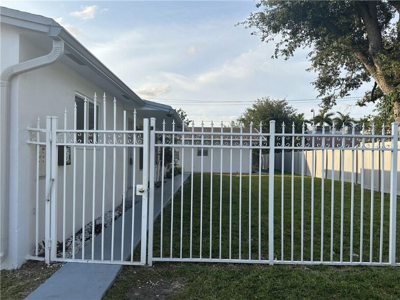Building Photo - 6109 SW 30th St