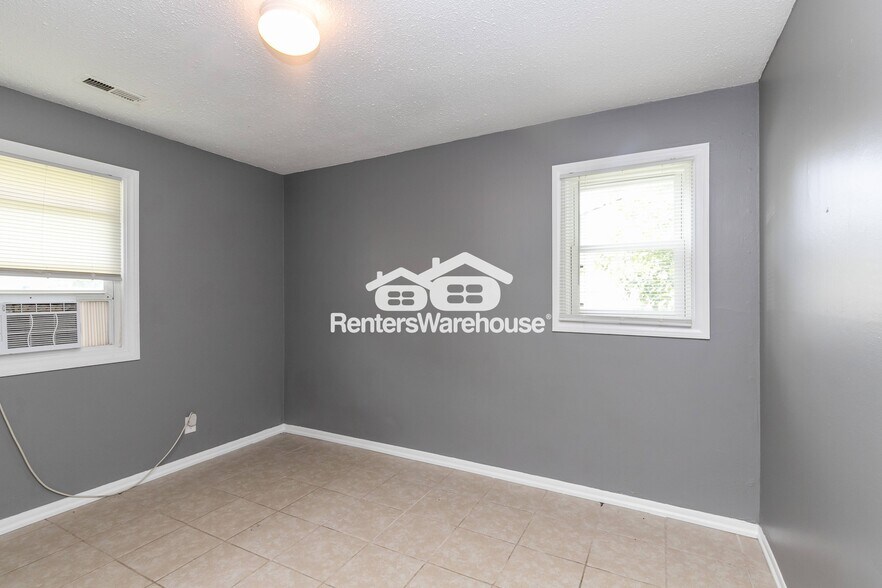 Building Photo - 4105 Oak St