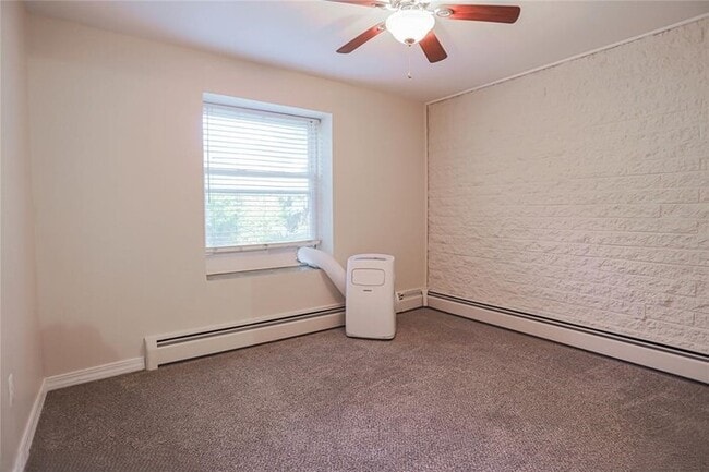 Building Photo - 119 Floral Ave