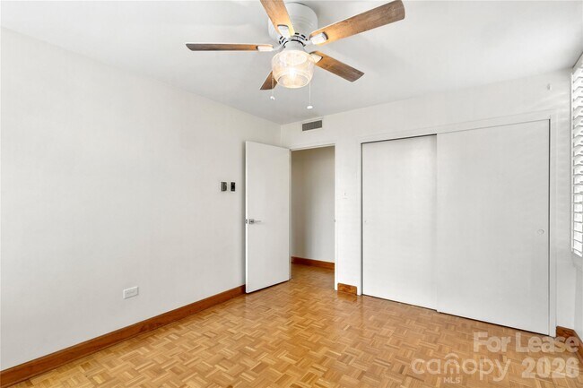 Building Photo - 1300 Queens Rd