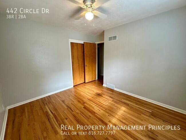 Building Photo - 442 Circle Dr