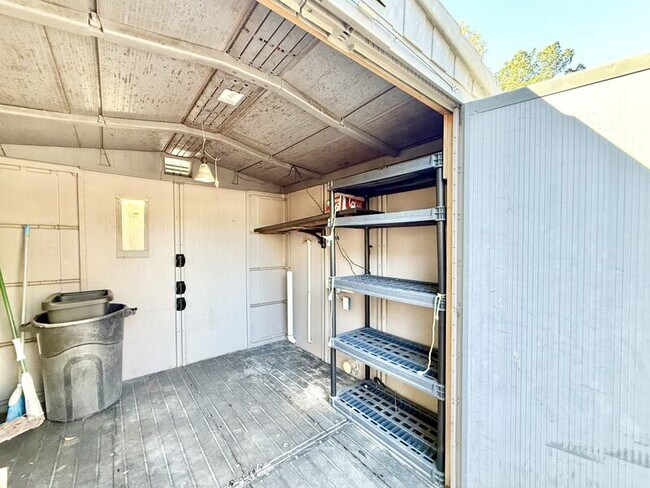 Building Photo - 5852 Monroe St