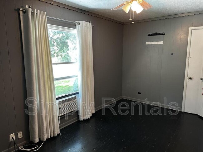 Building Photo - Kingston Rd 906