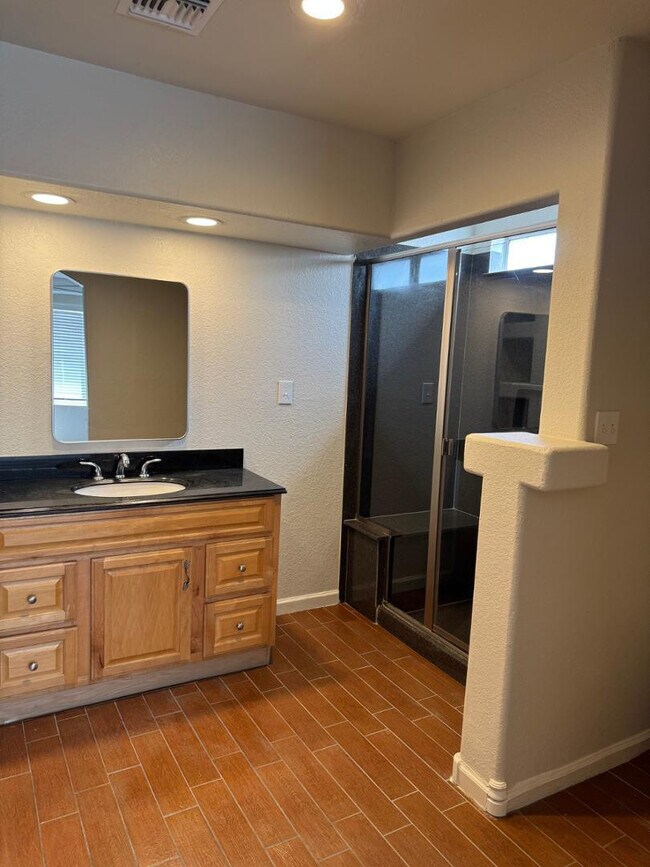 Building Photo - 8565 W Tuckey Ln