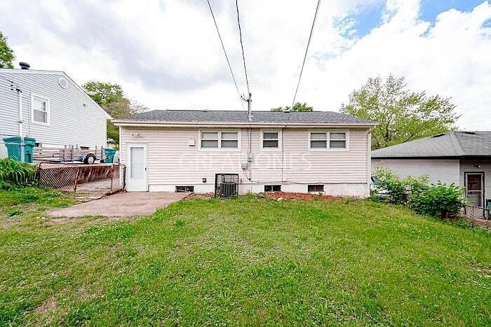 Building Photo - 1137 Maple Ave