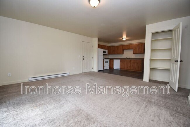 Building Photo - 807 W Villard St