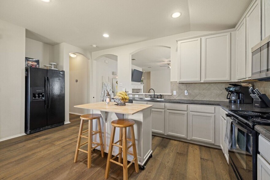 Building Photo - 718 Sugar Brook Dr