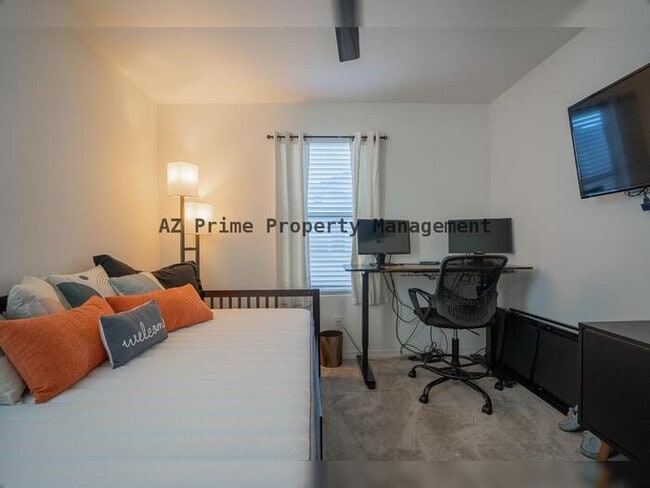 Building Photo - 3814 S 58th Dr