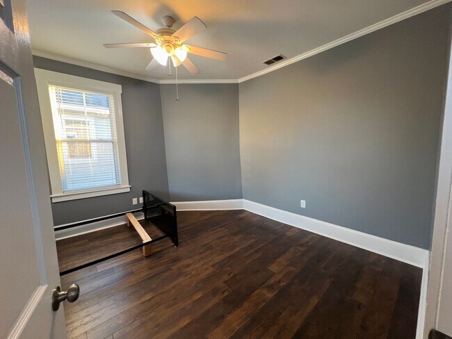 Building Photo - Beautifully refinished home!