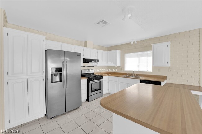 Building Photo - 6608 Silverstream Ave