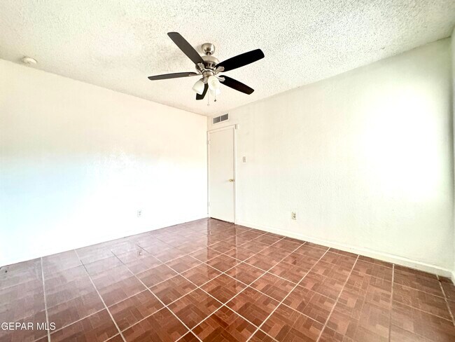 Building Photo - 209 San Saba Rd