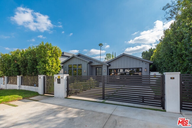 Building Photo - 16712 Addison St