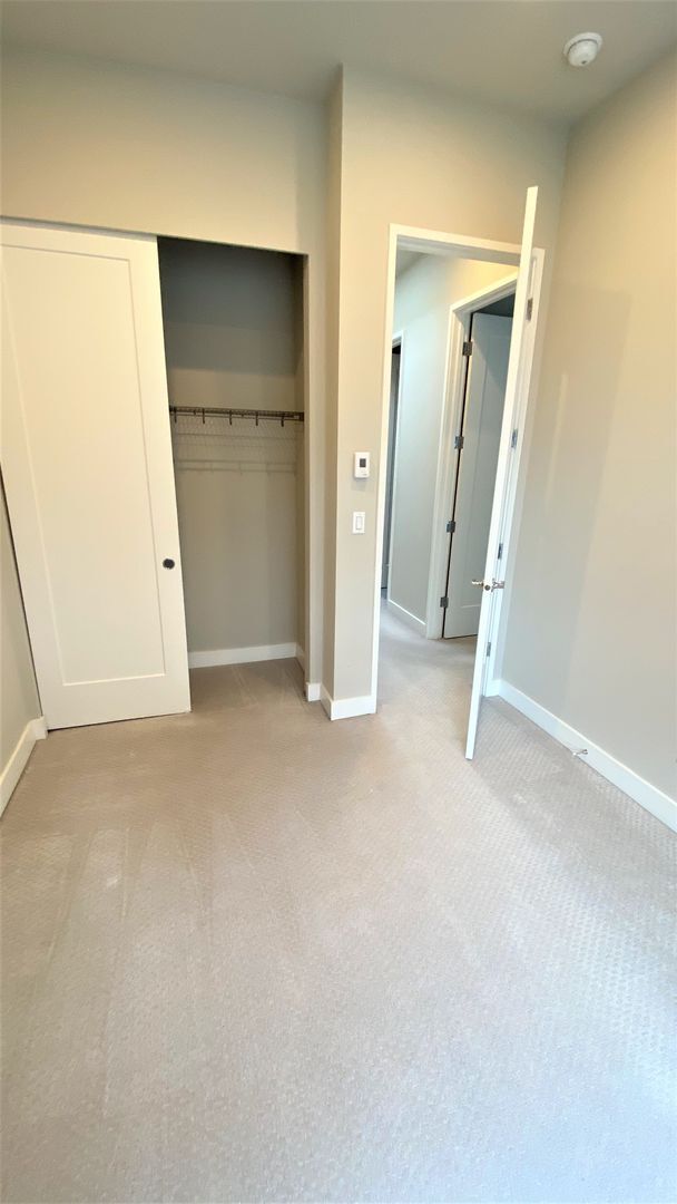 Building Photo - Modern 4BR Townhome in Prime Bellevue | AC | Bellevue Schools | Minutes to Microsoft