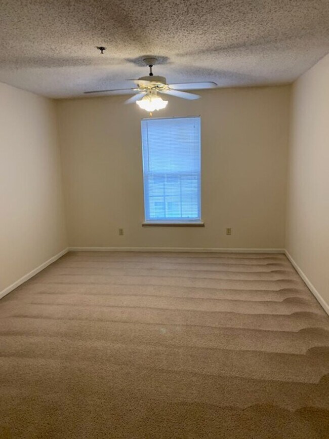 Building Photo - 119 Vixen Cir
