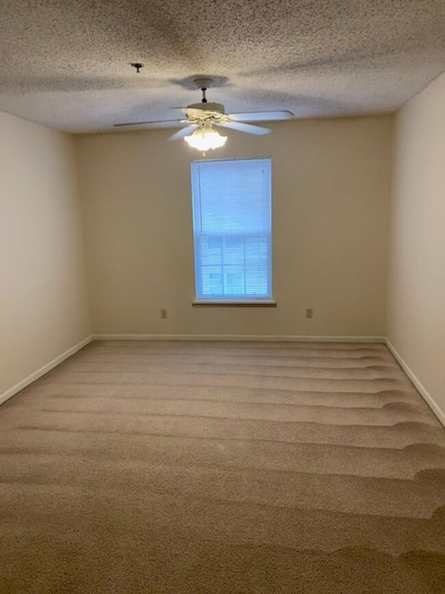 Building Photo - Newly Renovated Nice Garden Level 2 bedroo...
