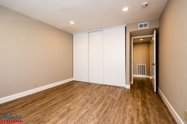 Building Photo - Lovely Home | Central A/C | E.V. Charger