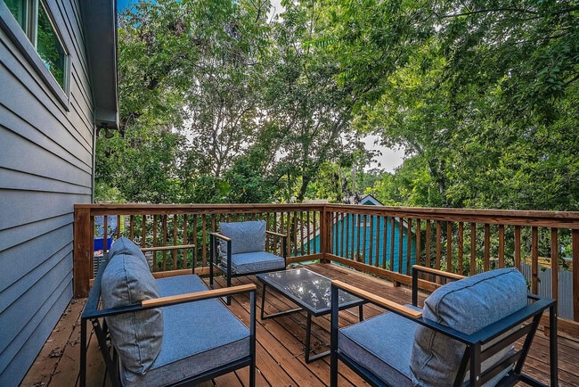 Building Photo - 2002 Rosewood Ave