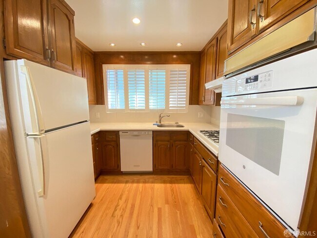 Building Photo - 60 Westdale Ave