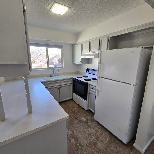 Building Photo - 1305 Rio Rancho Blvd SE