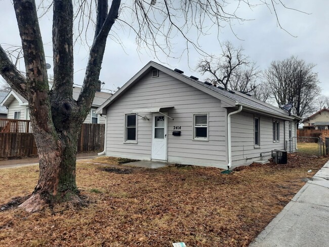 Building Photo - Two Bedroom, One Bathroom Home with fenced yard and shed