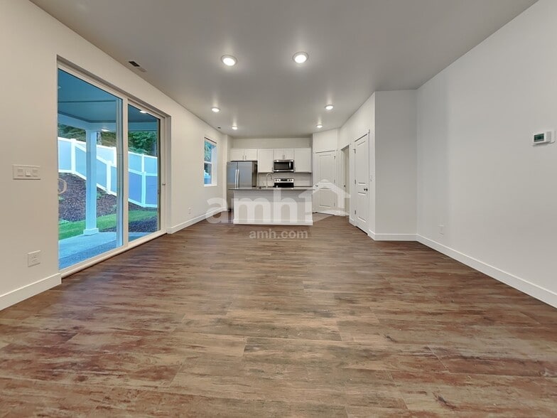 Building Photo - 8037 Dagny St SW