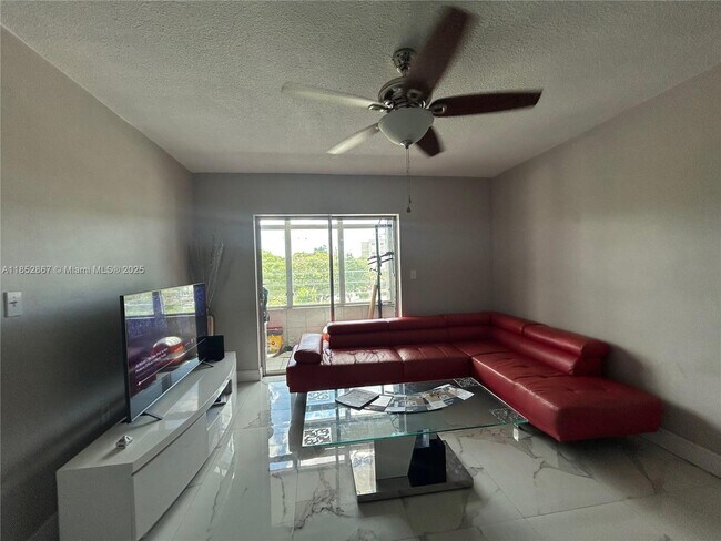 Building Photo - 120 Royal Palm Rd