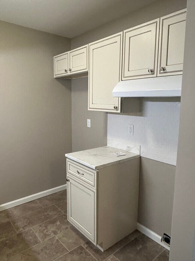 Building Photo - 5452 Dunmore Dr