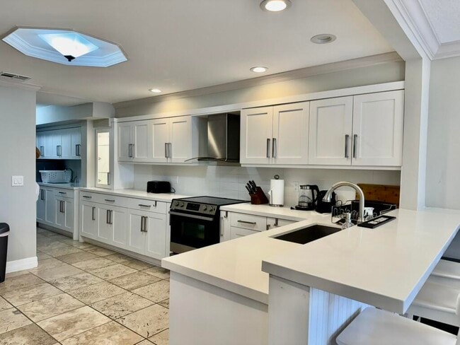 Building Photo - 10577 Santa Laguna Dr