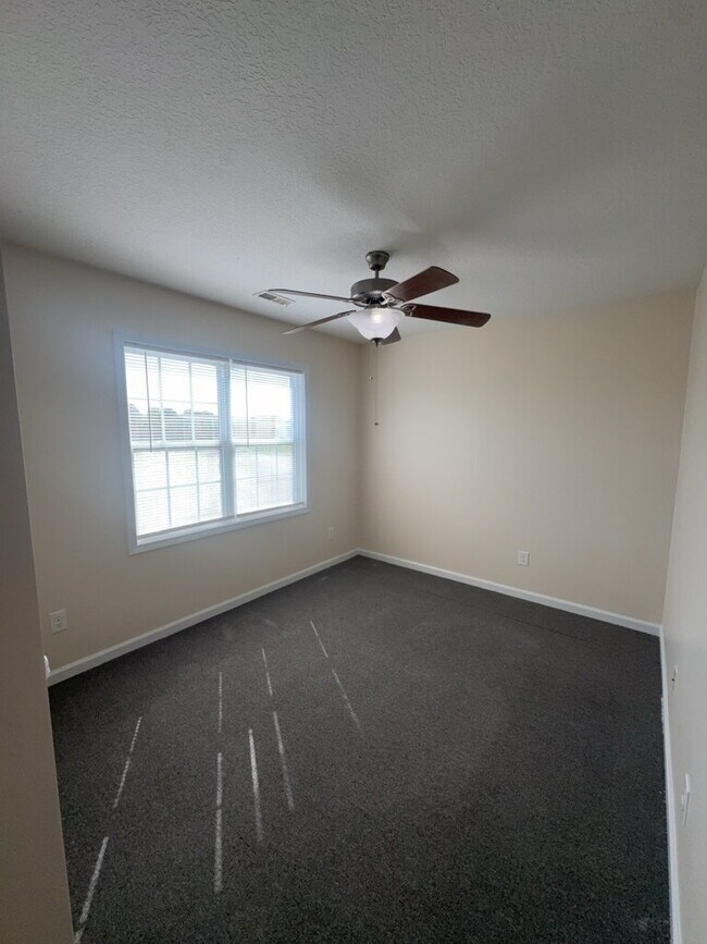 Building Photo - 204 Angus Ln