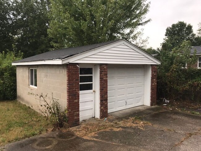Building Photo - **COMING SOON** Updated 3BR Ranch in Shively Section 8 Accepted