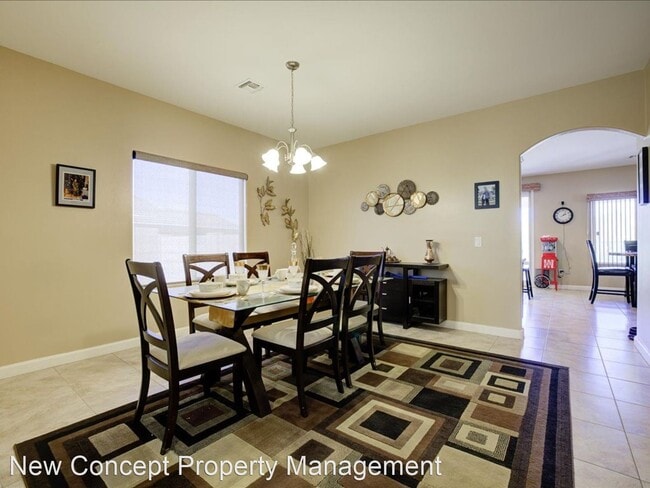 Building Photo - 4 br, 2.5 bath House - 240 West Hershel H ...