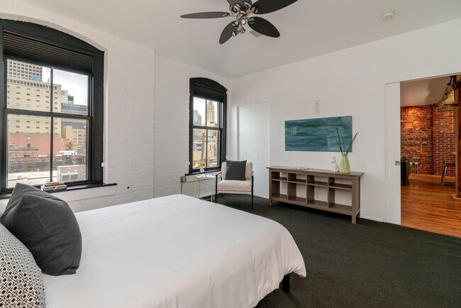 Building Photo - 225 N 4th St