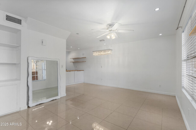 Building Photo - 625 S Westwood