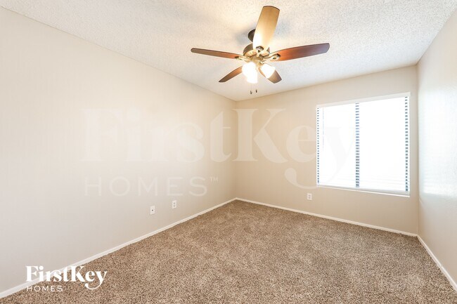 Building Photo - 4110 W Questa Dr