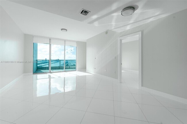 Building Photo - 900 Biscayne Blvd